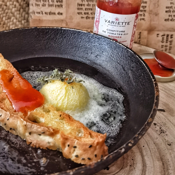 toast au chèvre chaud & confiture de Tomate